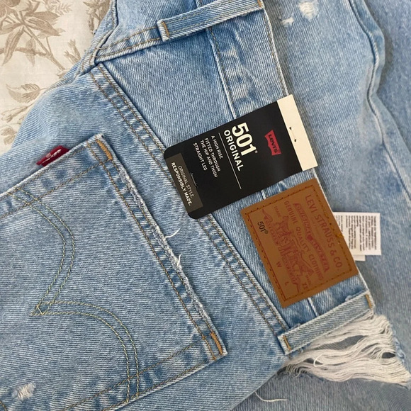 501 Levi’s Ripped Jeans - Picture 2 of 4